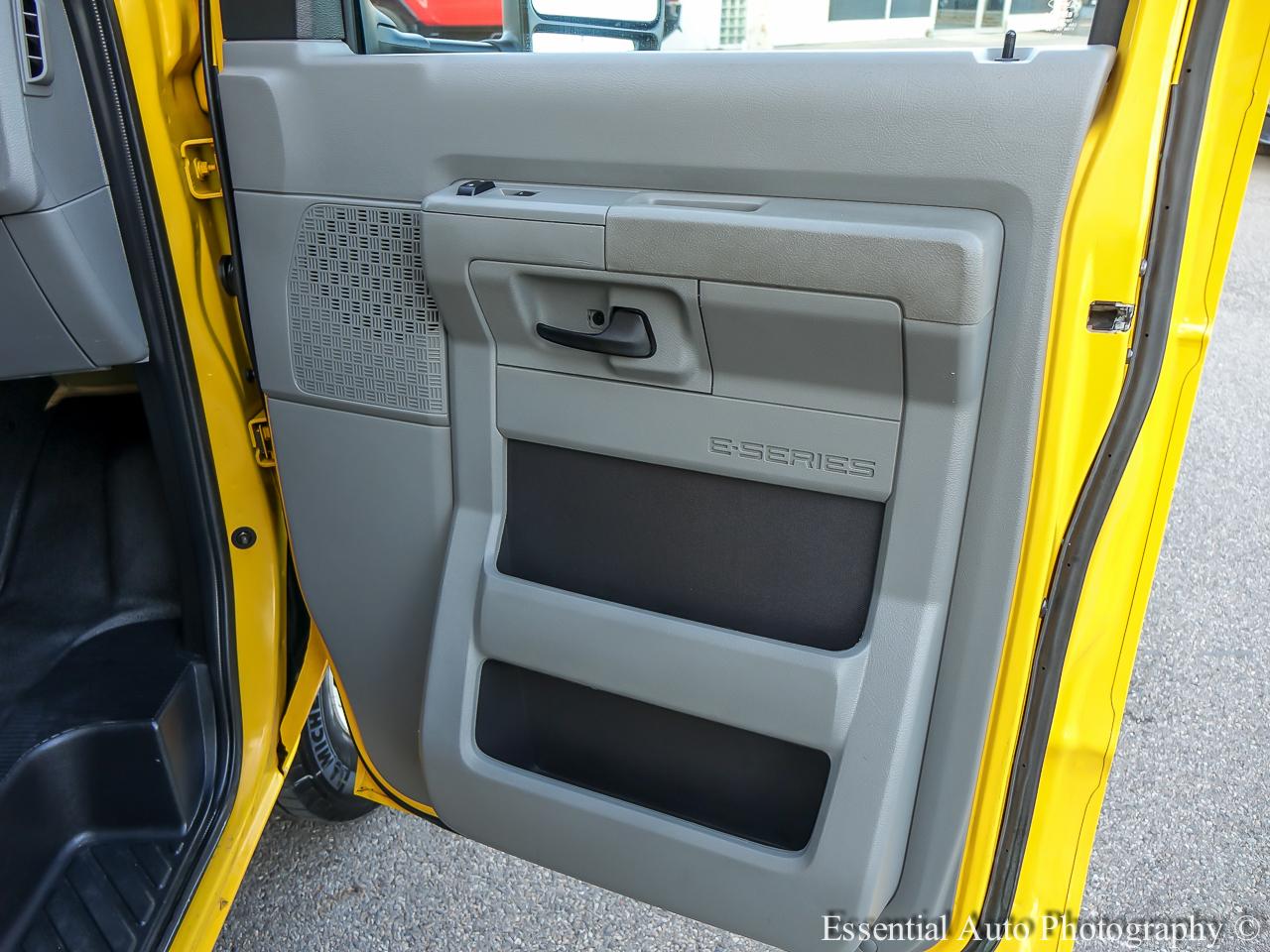 Ford Econoline E-350 Super Duty 2022