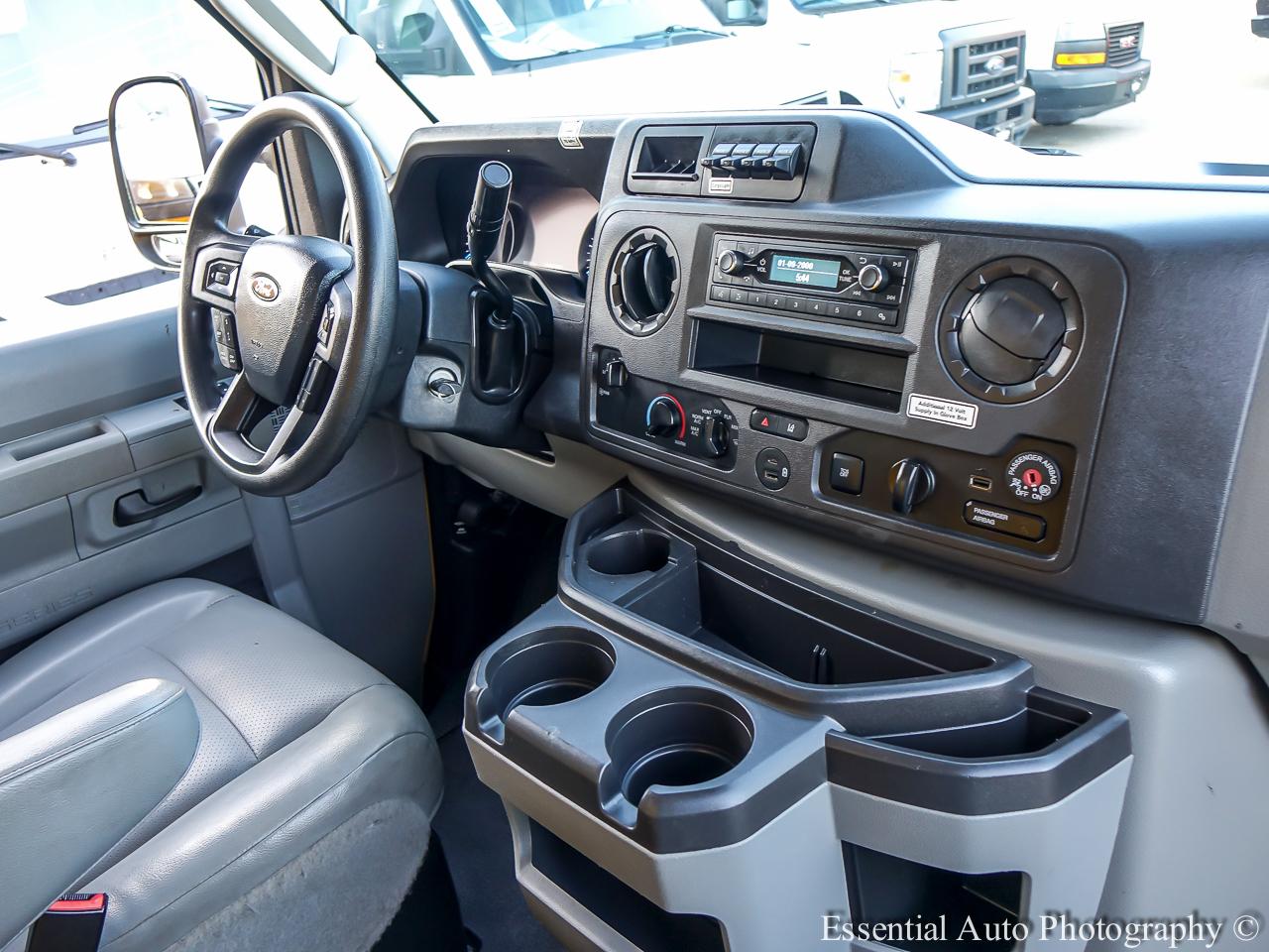 Ford Econoline E-350 Super Duty 2022