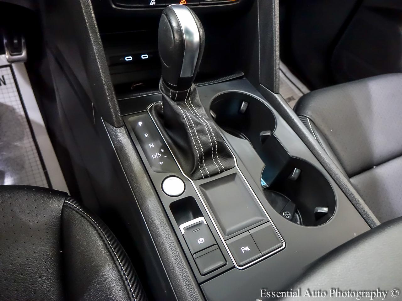 Volkswagen Atlas Cross Sport V6 SE w/Technology R-Line 2021