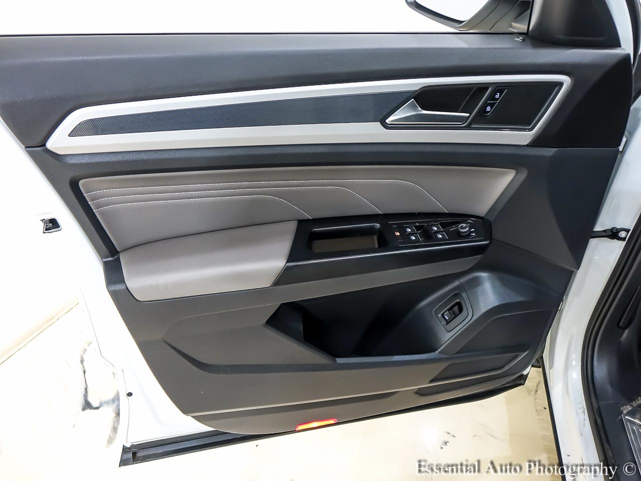 Volkswagen Atlas Cross Sport V6 SE w/Technology R-Line 2021