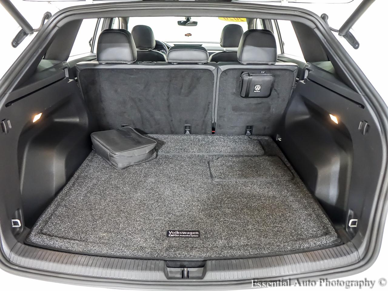 Volkswagen Atlas Cross Sport V6 SE w/Technology R-Line 2021