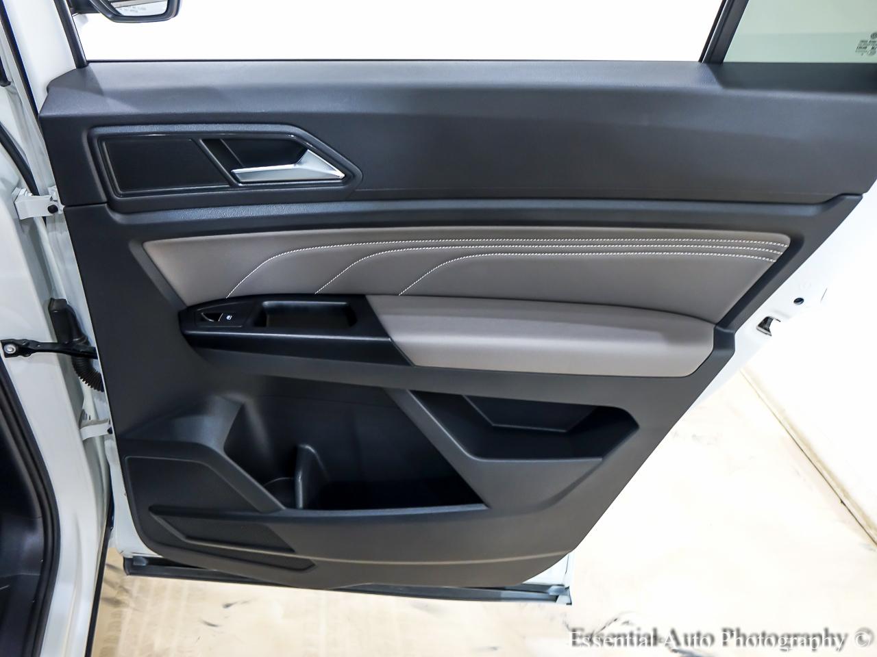 Volkswagen Atlas Cross Sport V6 SE w/Technology R-Line 2021