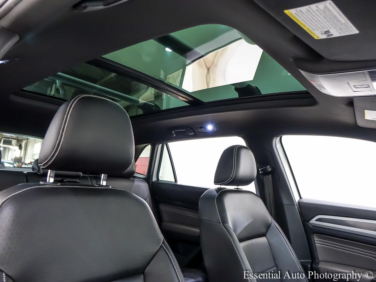 Volkswagen Atlas Cross Sport V6 SE w/Technology R-Line 2021