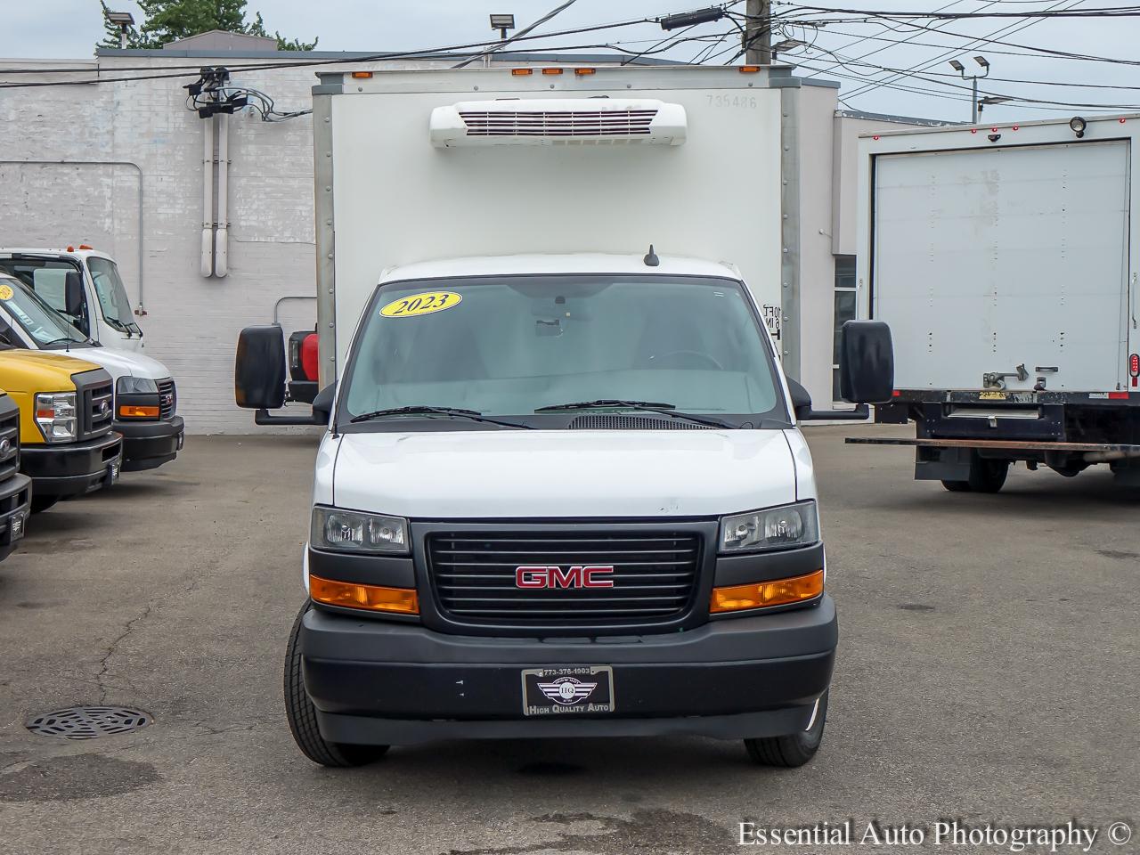 GMC Savana G3500 139 in. 2023