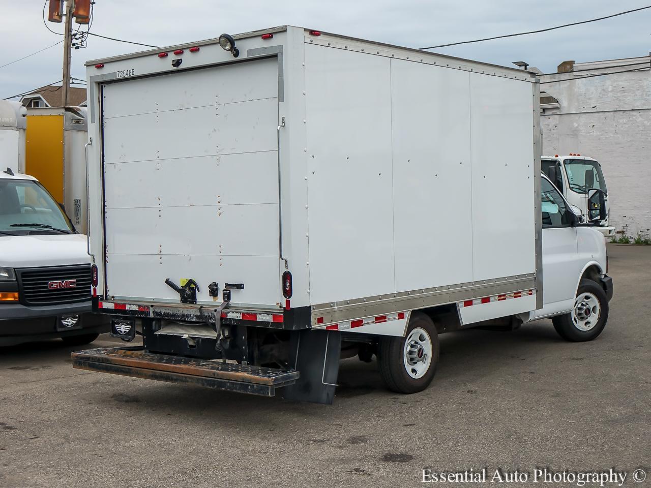 GMC Savana G3500 139 in. 2023