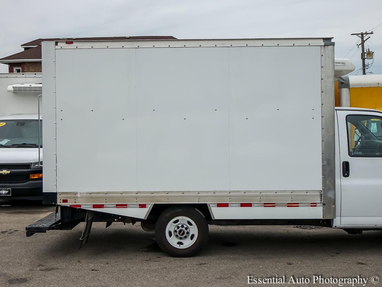 GMC Savana G3500 139 in. 2023