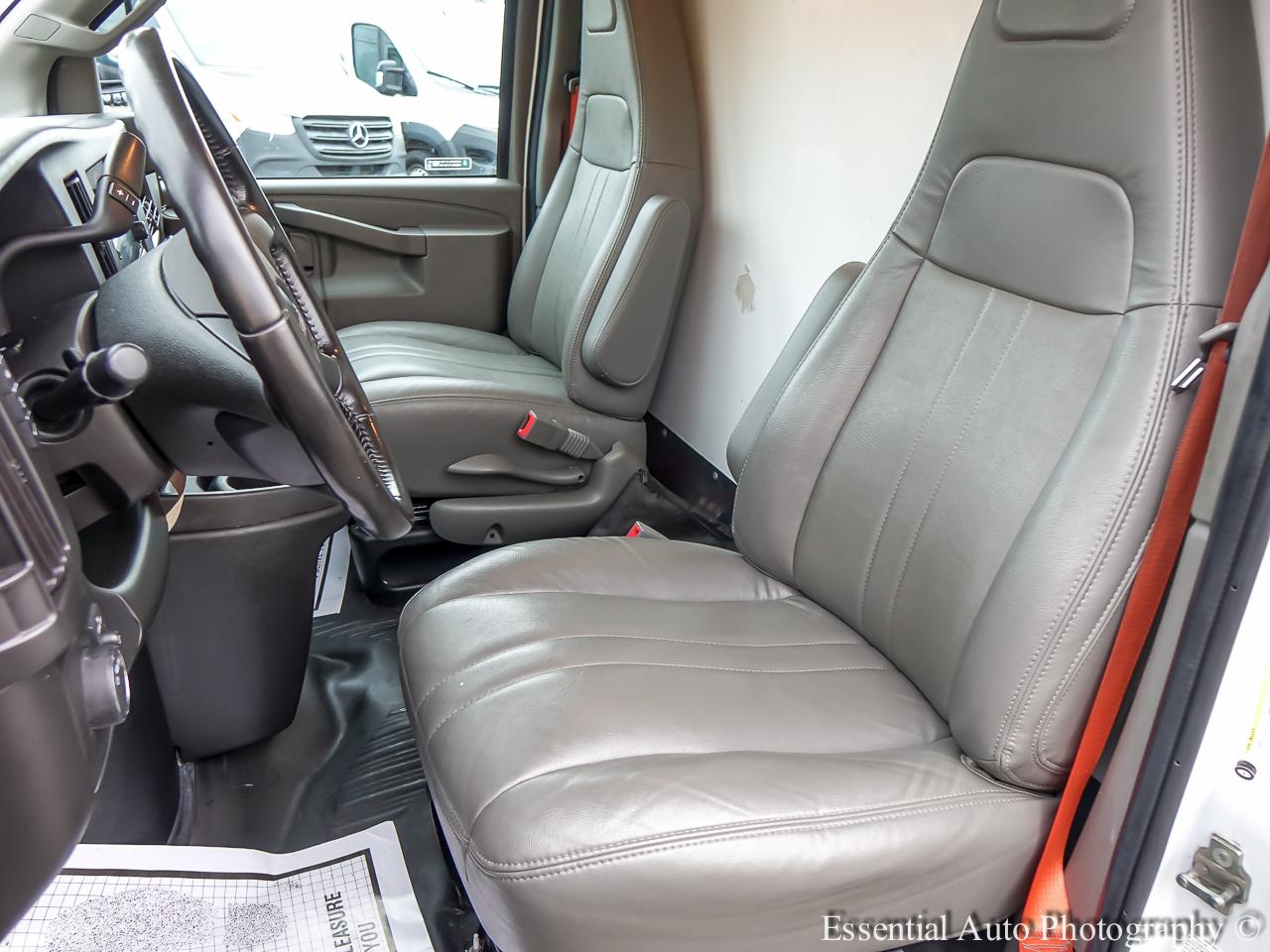 GMC Savana G3500 139 in. 2023