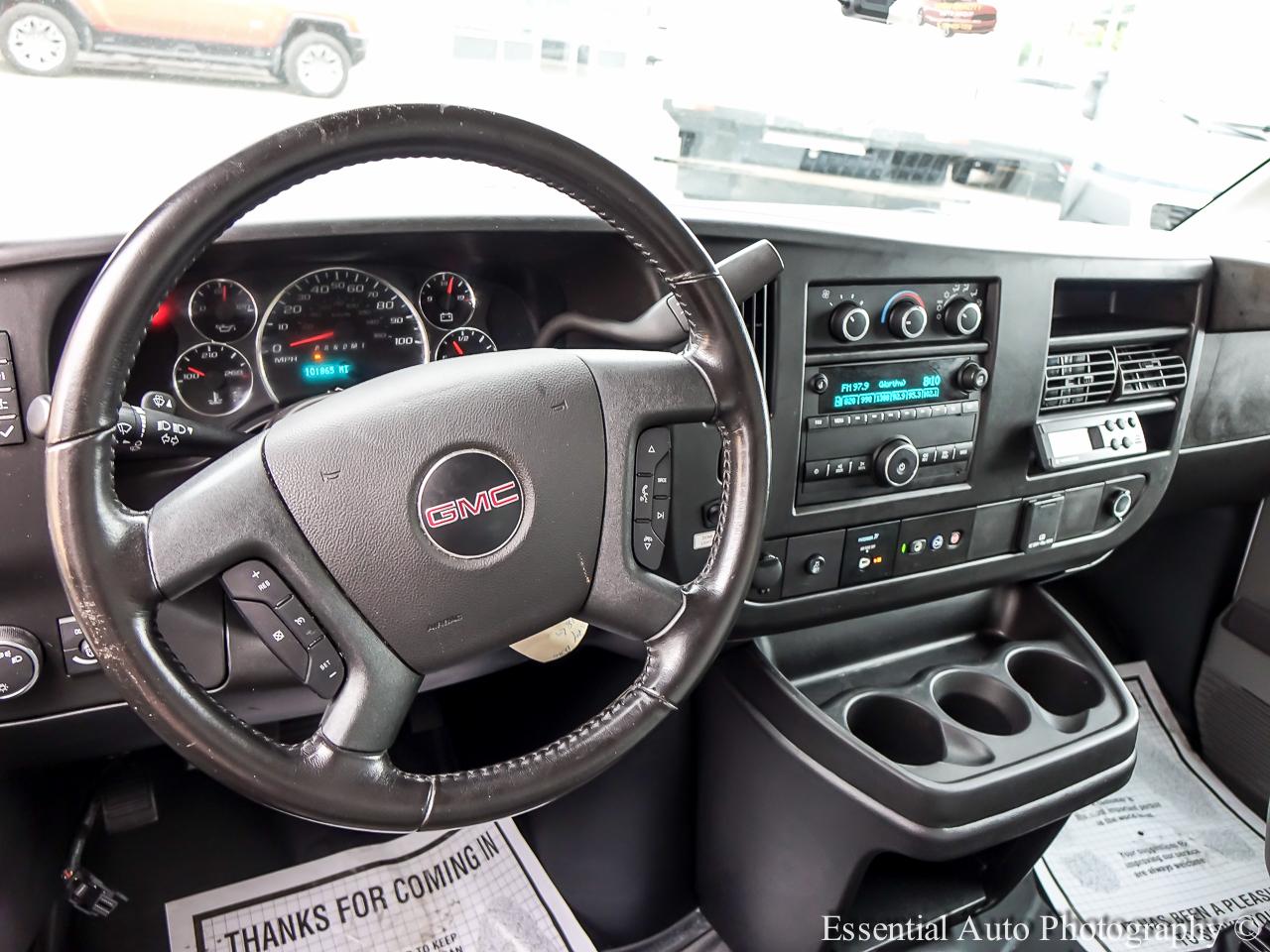 GMC Savana G3500 139 in. 2023