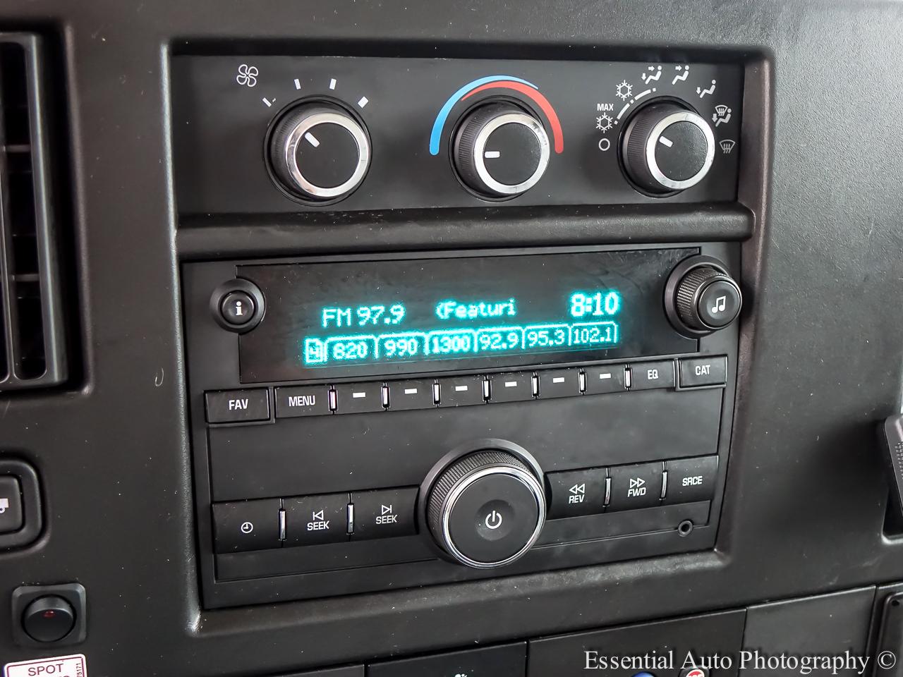 GMC Savana G3500 139 in. 2023