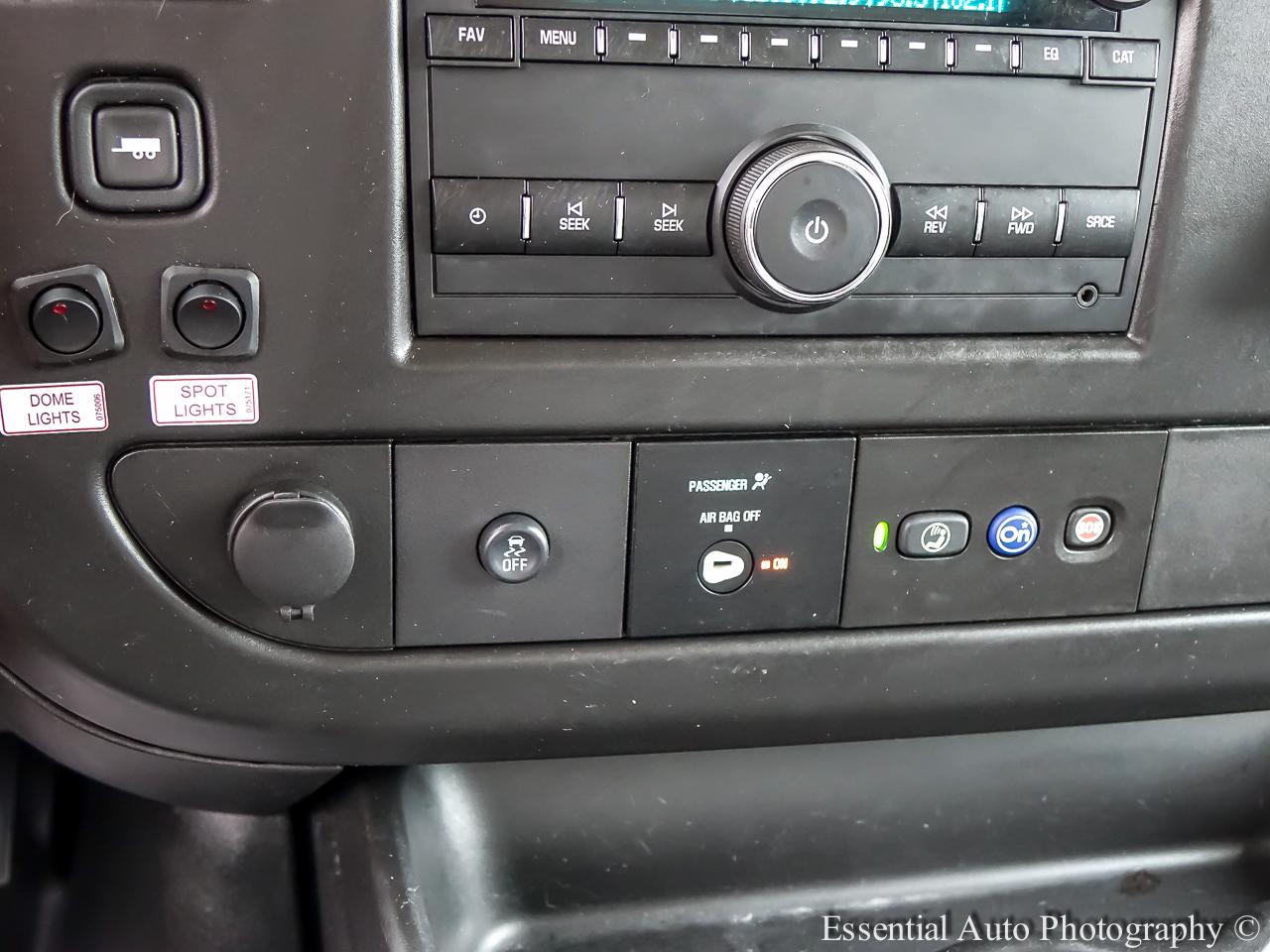 GMC Savana G3500 139 in. 2023