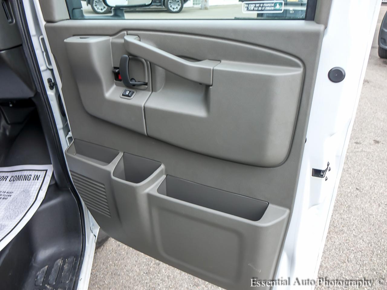 GMC Savana G3500 139 in. 2023