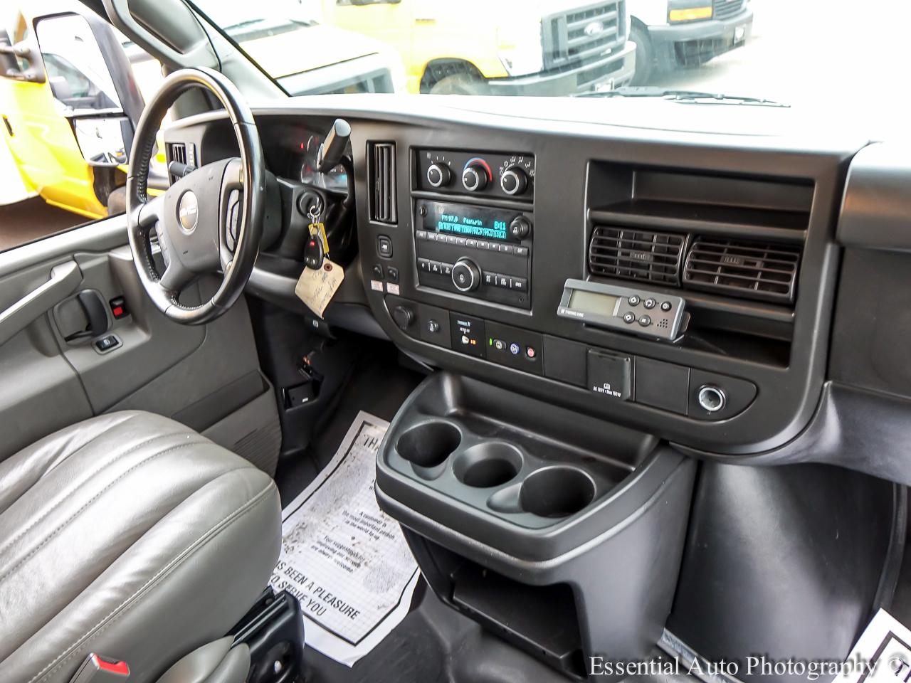 GMC Savana G3500 139 in. 2023