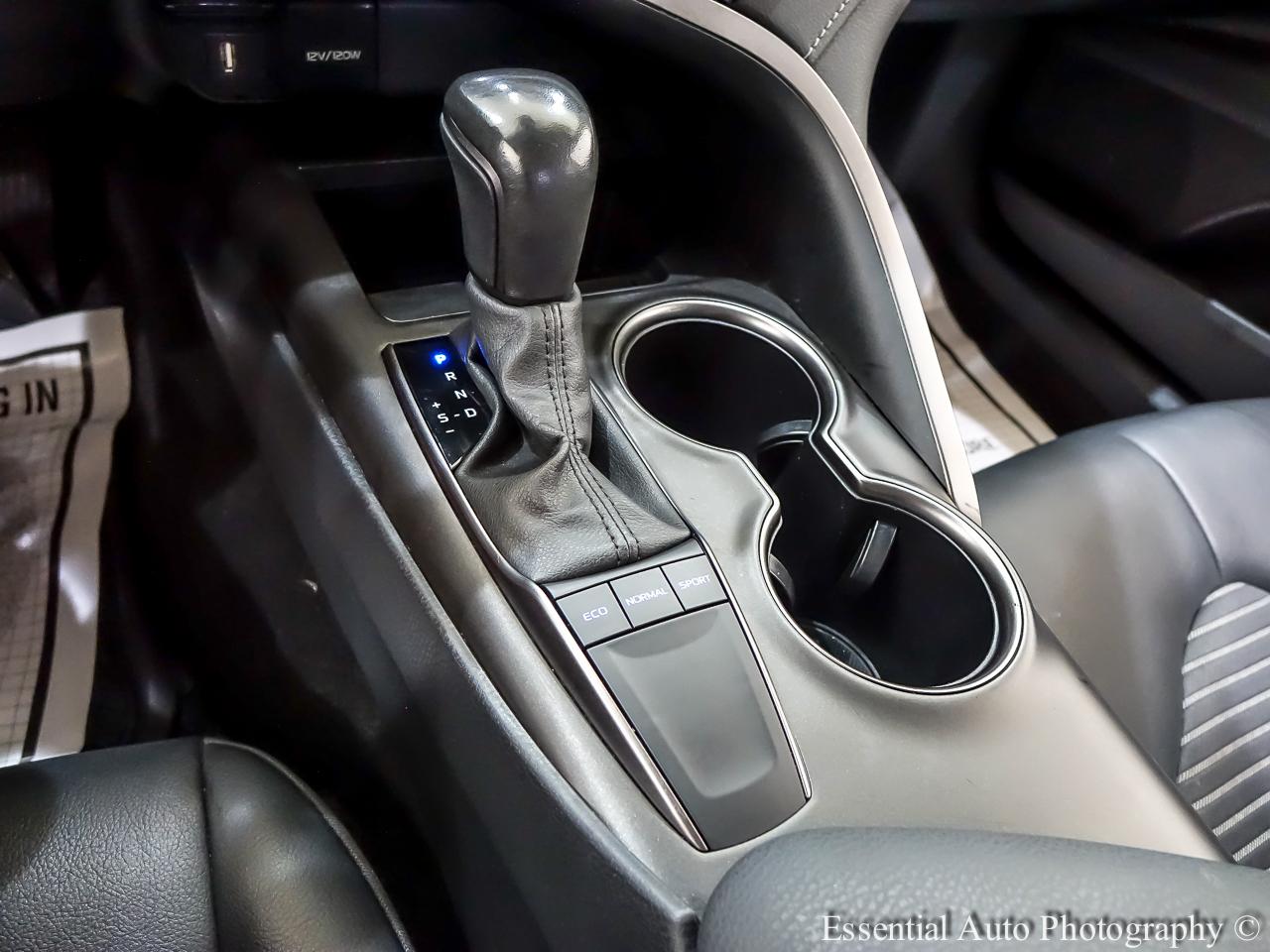 Toyota Camry SE 2024