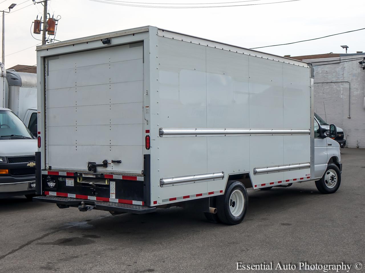 Ford Econoline E-350 Super Duty 2022