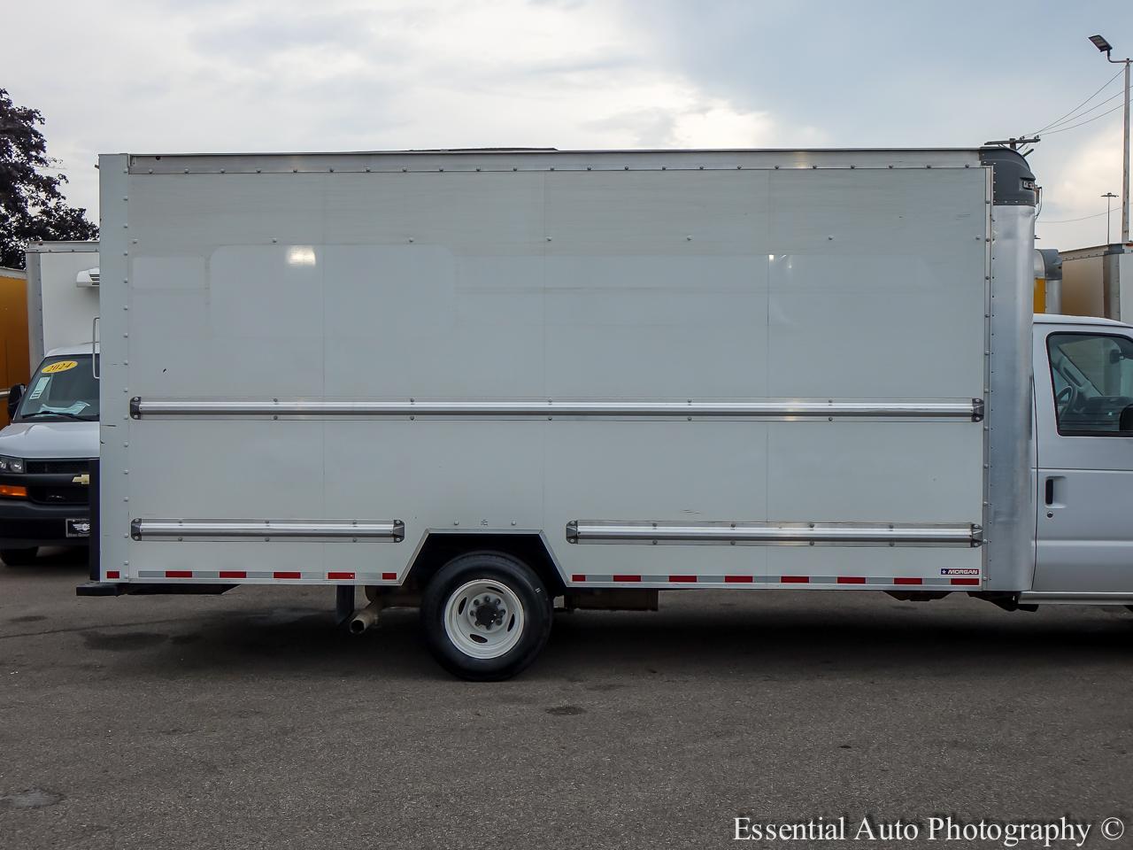 Ford Econoline E-350 Super Duty 2022