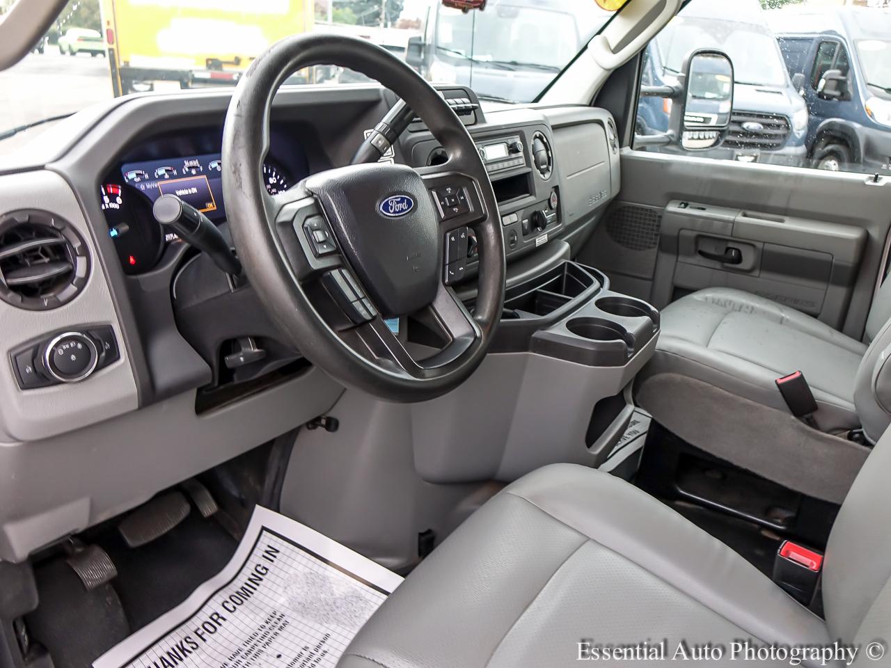 Ford Econoline E-350 Super Duty 2022