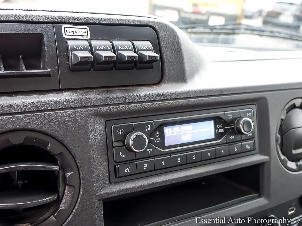 Ford Econoline E-350 Super Duty 2022