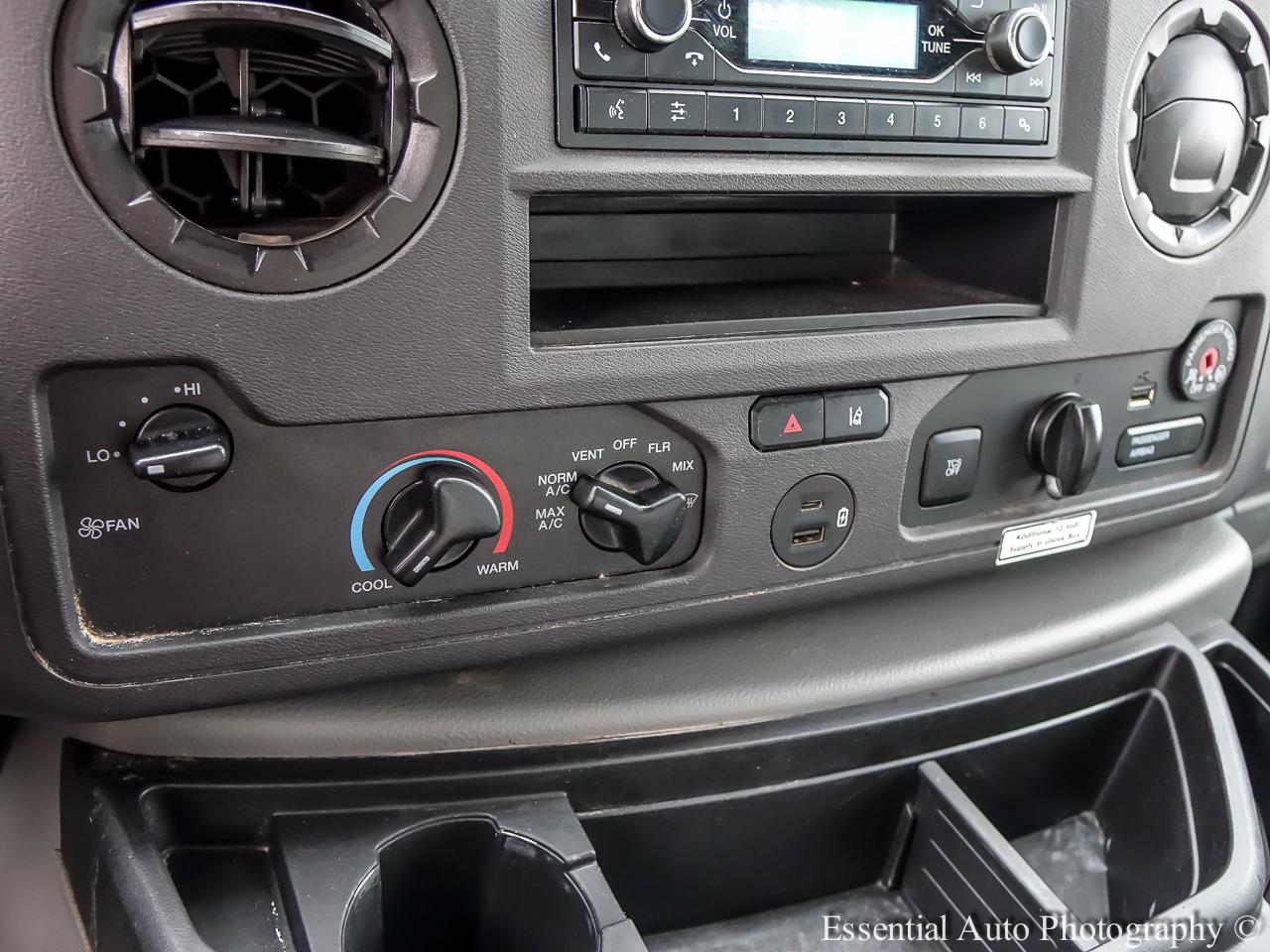 Ford Econoline E-350 Super Duty 2022
