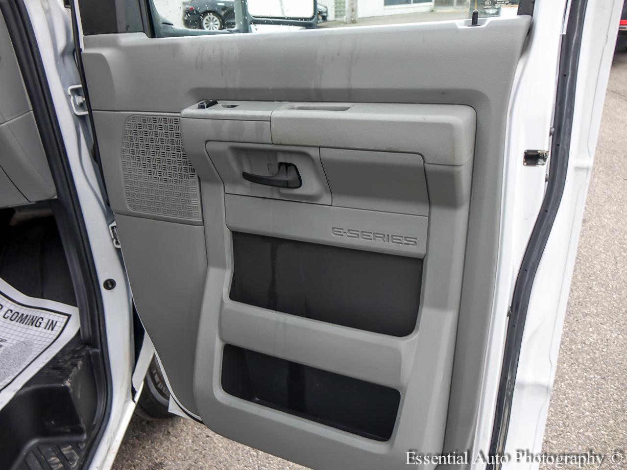 Ford Econoline E-350 Super Duty 2022