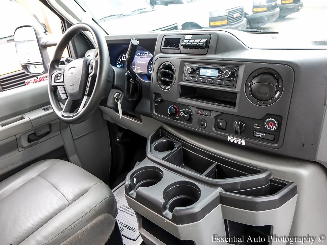 Ford Econoline E-350 Super Duty 2022