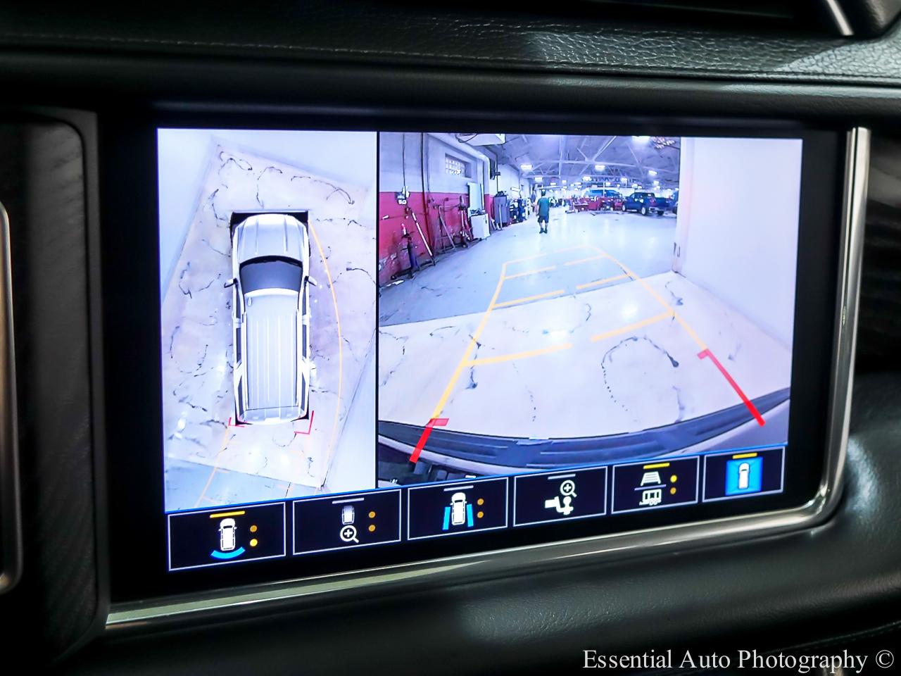GMC Yukon XL Denali 4WD 2021
