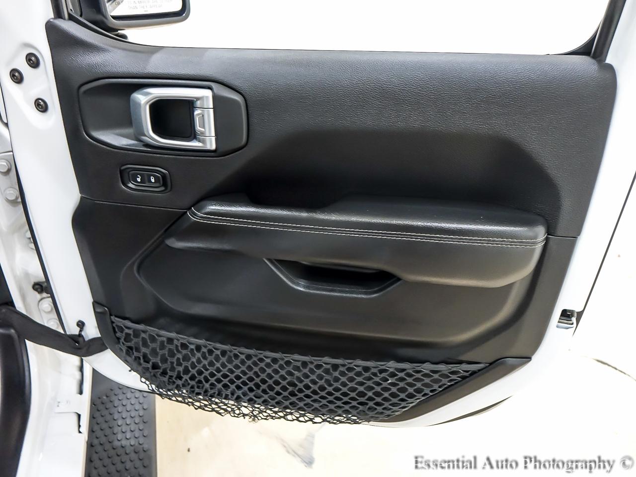 Jeep Wrangler photo 32