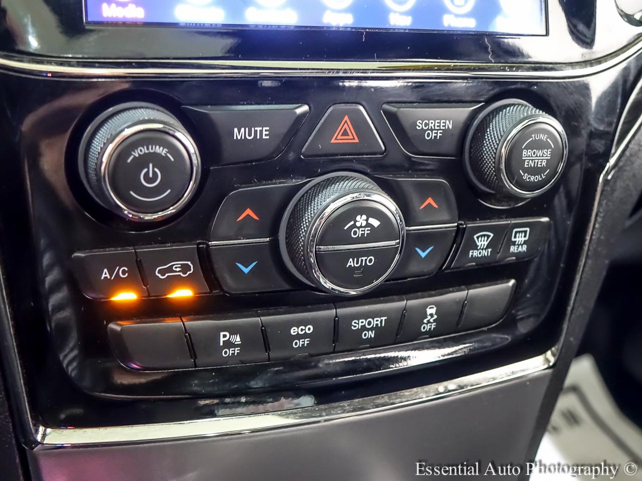 Jeep Grand Cherokee photo 24