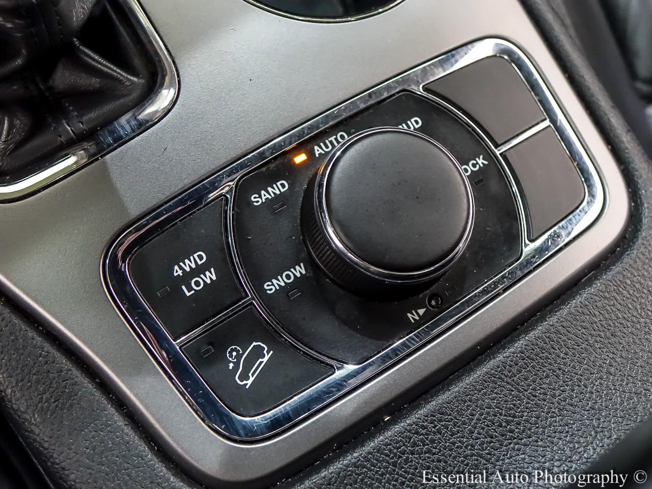 Jeep Grand Cherokee photo 25