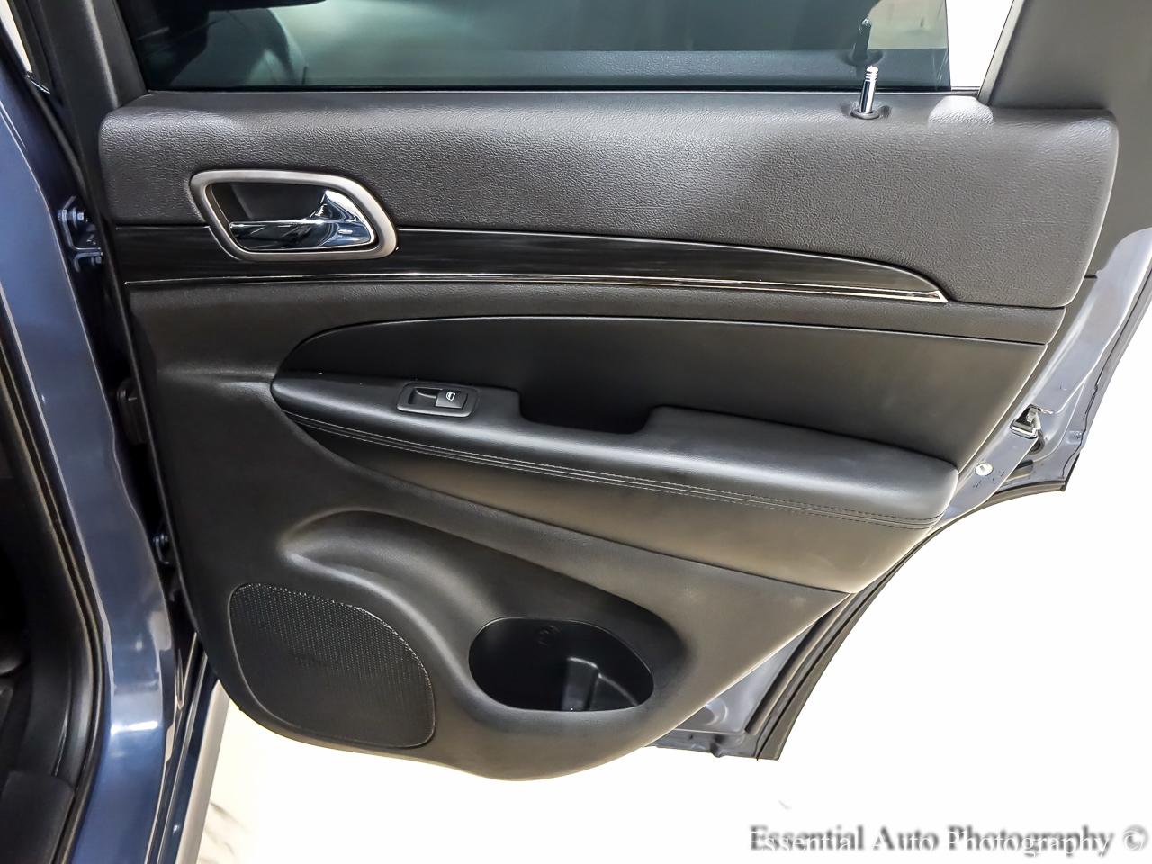 Jeep Grand Cherokee photo 30