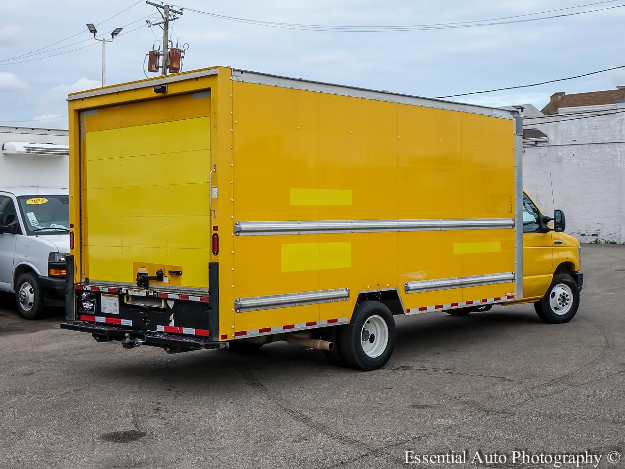Ford Econoline E-350 Super Duty 2022