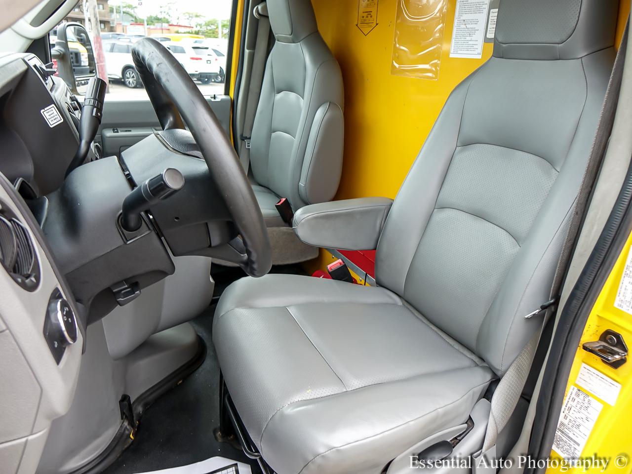 Ford Econoline E-350 Super Duty 2022