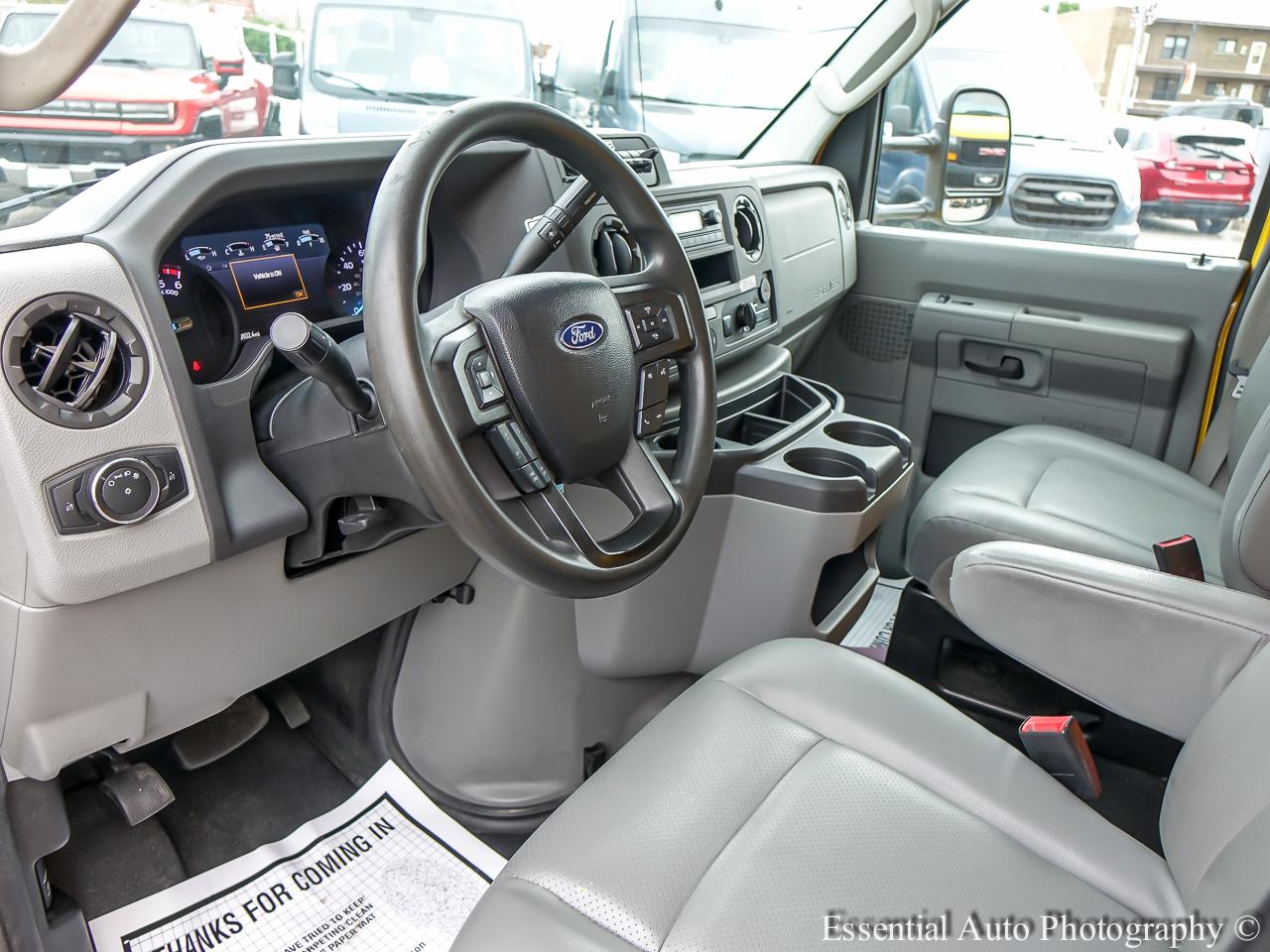 Ford Econoline E-350 Super Duty 2022