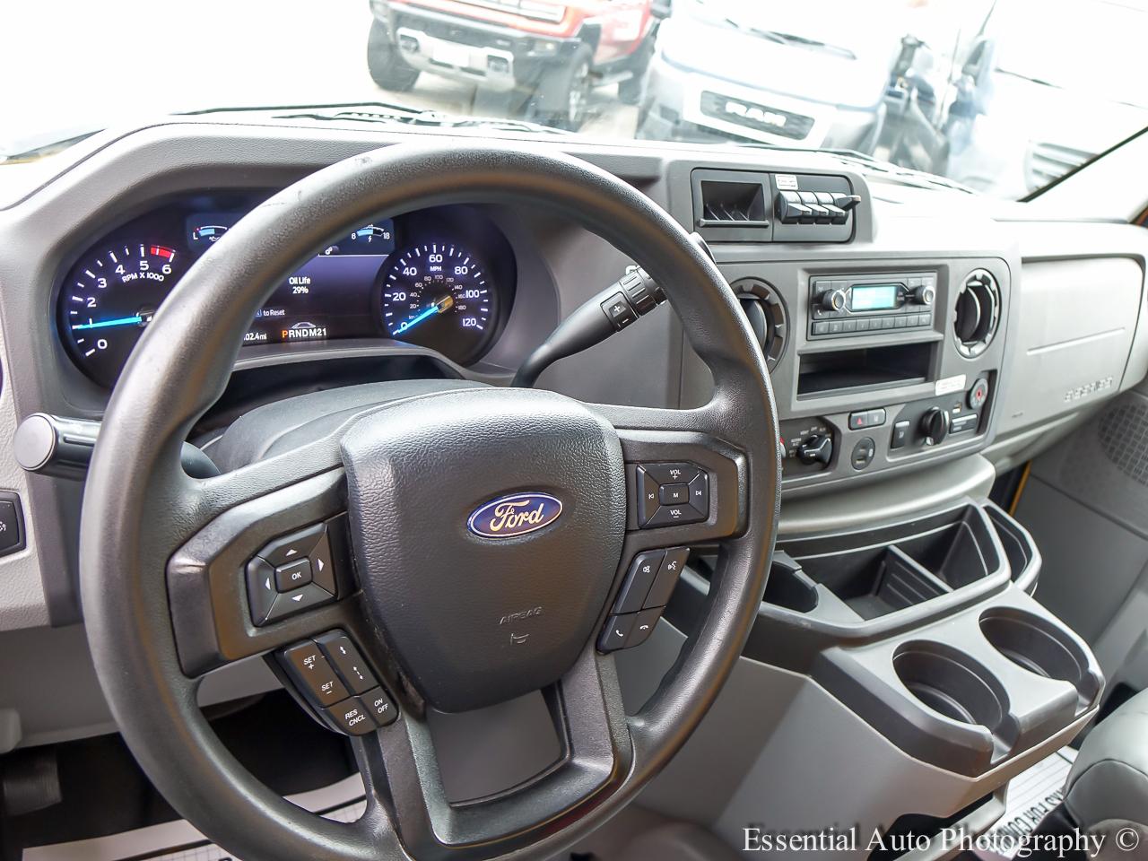 Ford Econoline E-350 Super Duty 2022