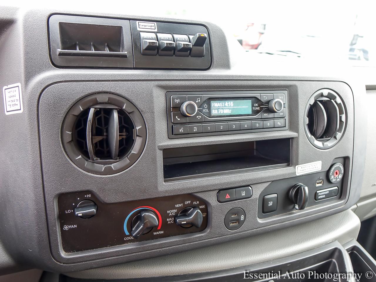 Ford Econoline E-350 Super Duty 2022