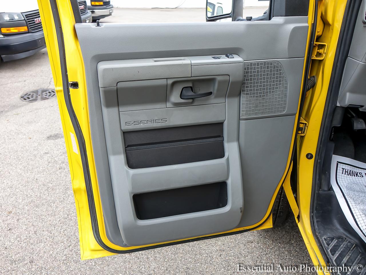 Ford Econoline E-350 Super Duty 2022