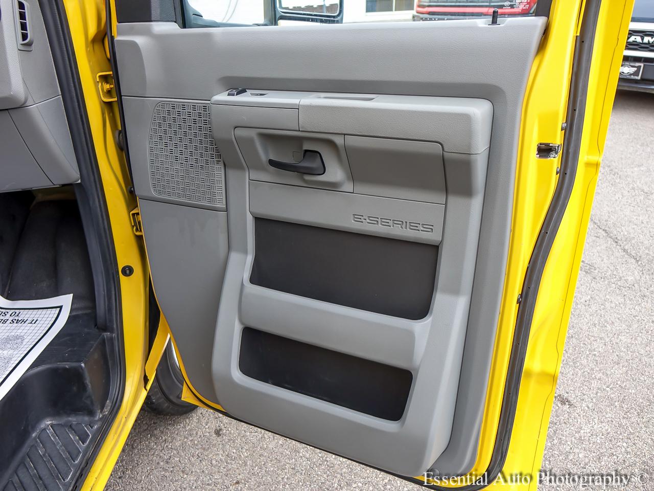 Ford Econoline E-350 Super Duty 2022