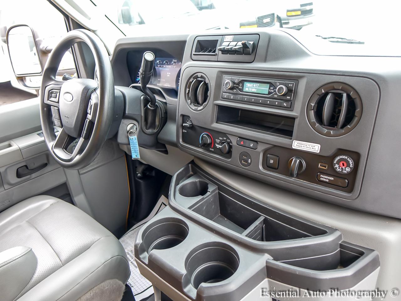 Ford Econoline E-350 Super Duty 2022