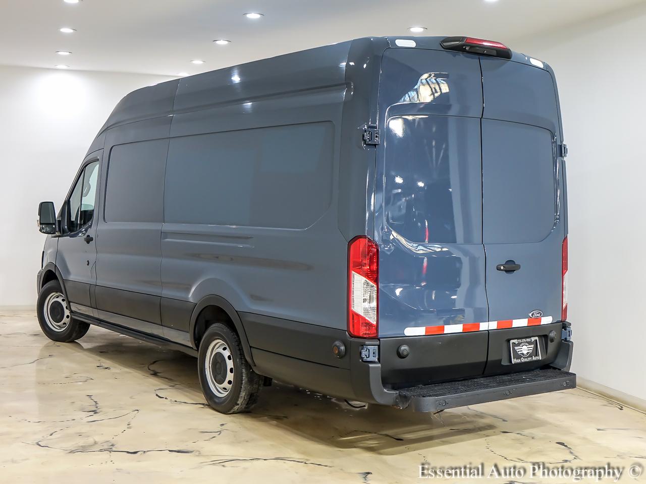 Ford Transit photo 6
