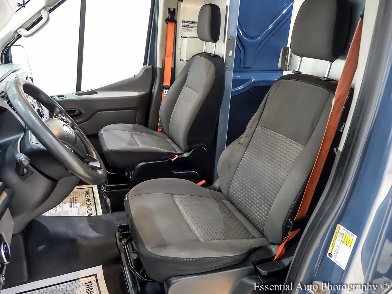 Ford Transit photo 7