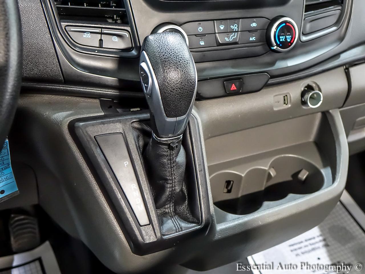 Ford Transit photo 13