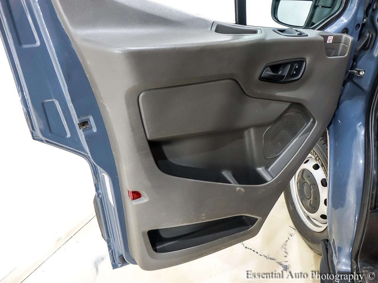 Ford Transit photo 14
