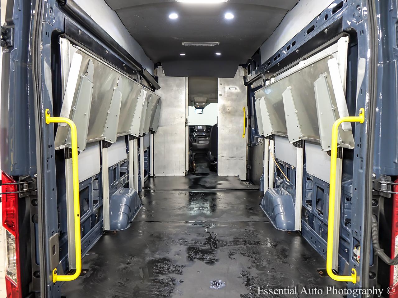 Ford Transit photo 15