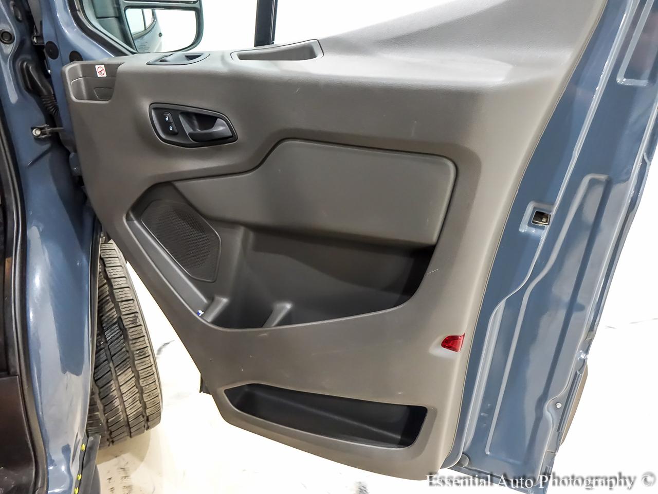 Ford Transit photo 18