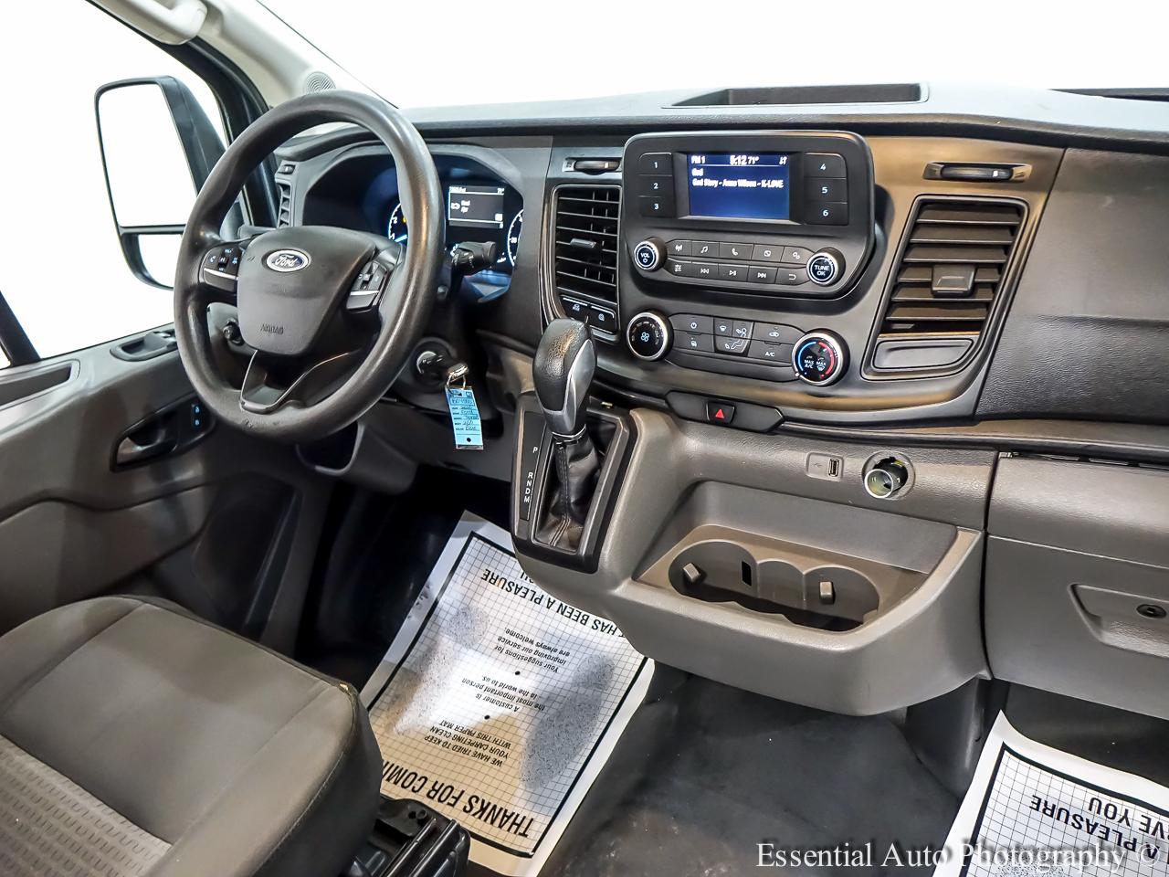 Ford Transit photo 19