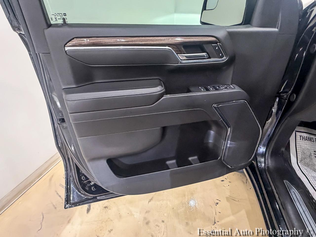 Chevrolet Silverado 1500 LT-L Crew Cab 4WD 2024