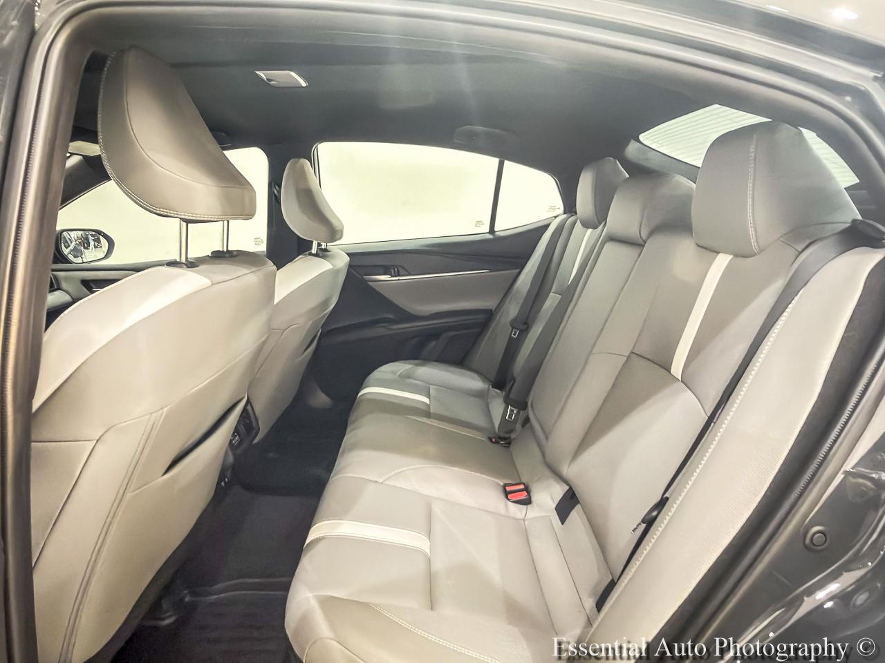 Toyota Camry photo 11