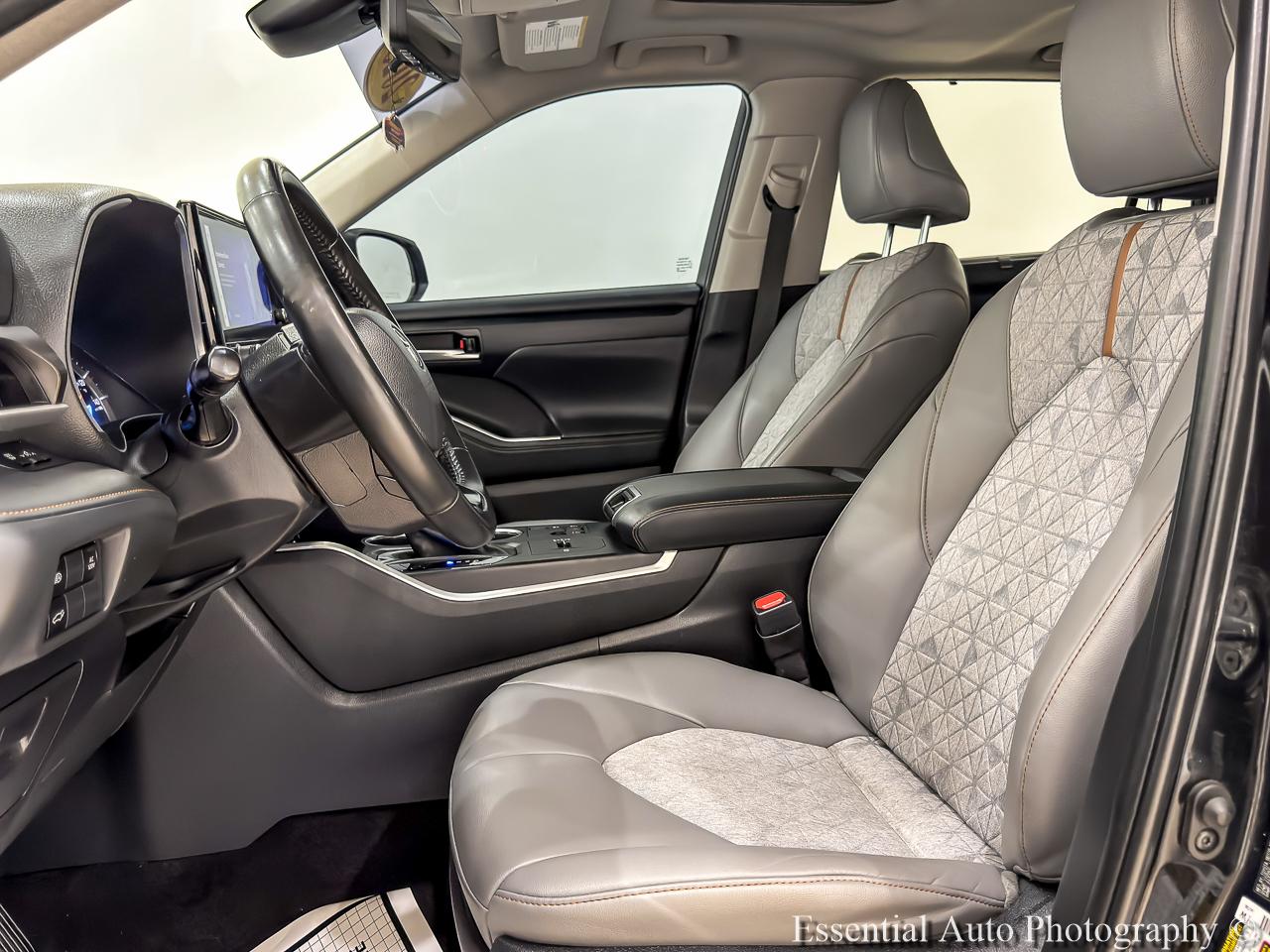Toyota Highlander Hybrid Bronze Edition 2023