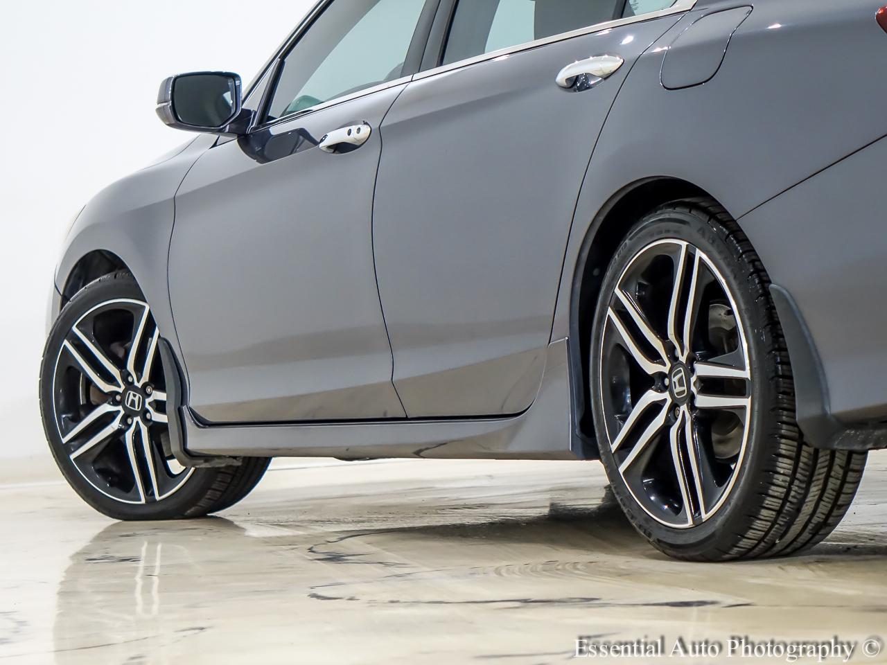 Honda Accord Touring V6 Sedan 6-Spd AT 2017
