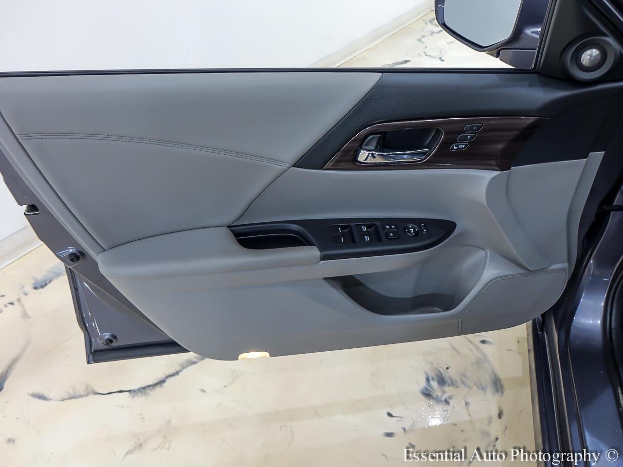 Honda Accord Touring V6 Sedan 6-Spd AT 2017