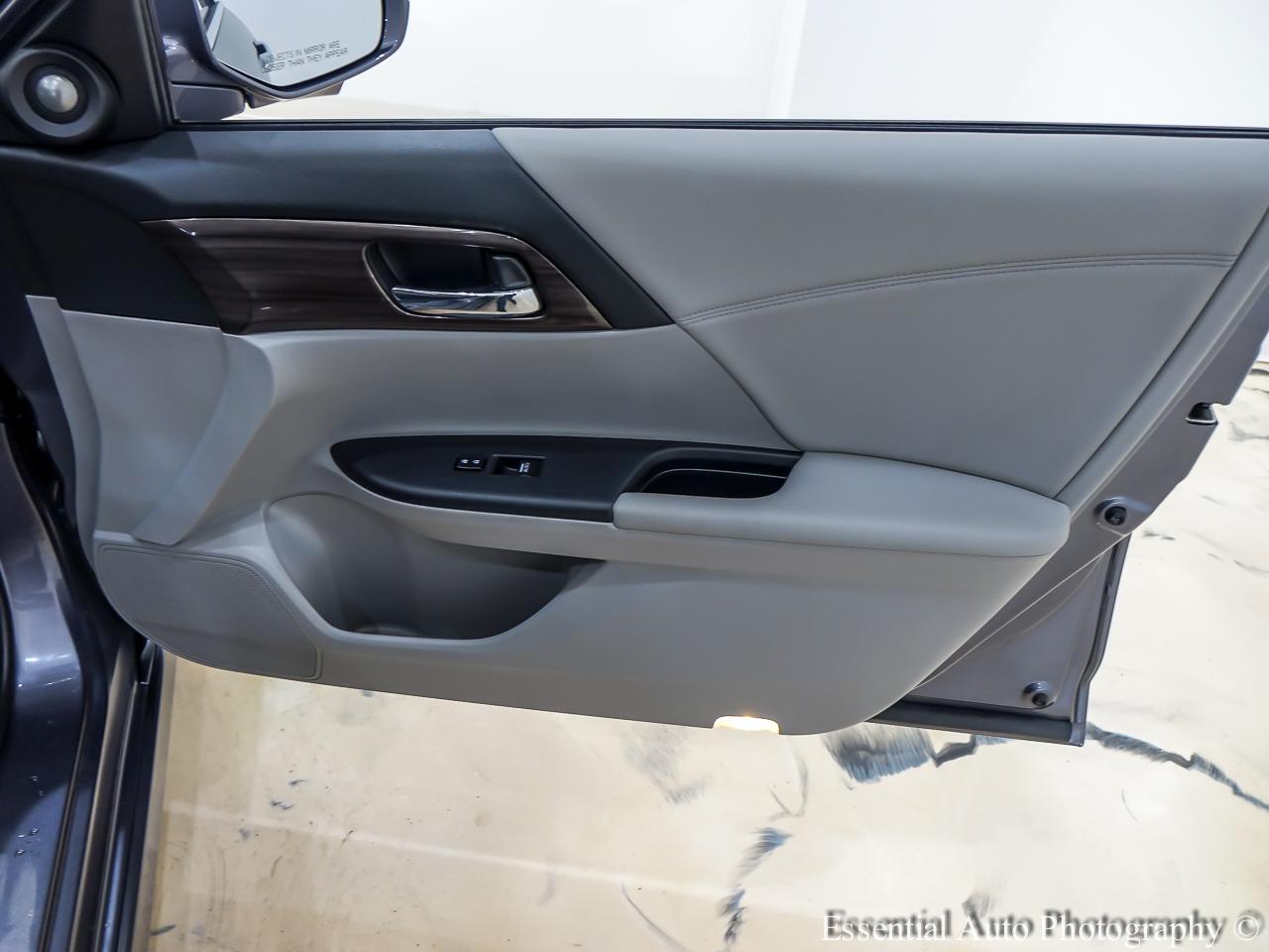 Honda Accord Touring V6 Sedan 6-Spd AT 2017